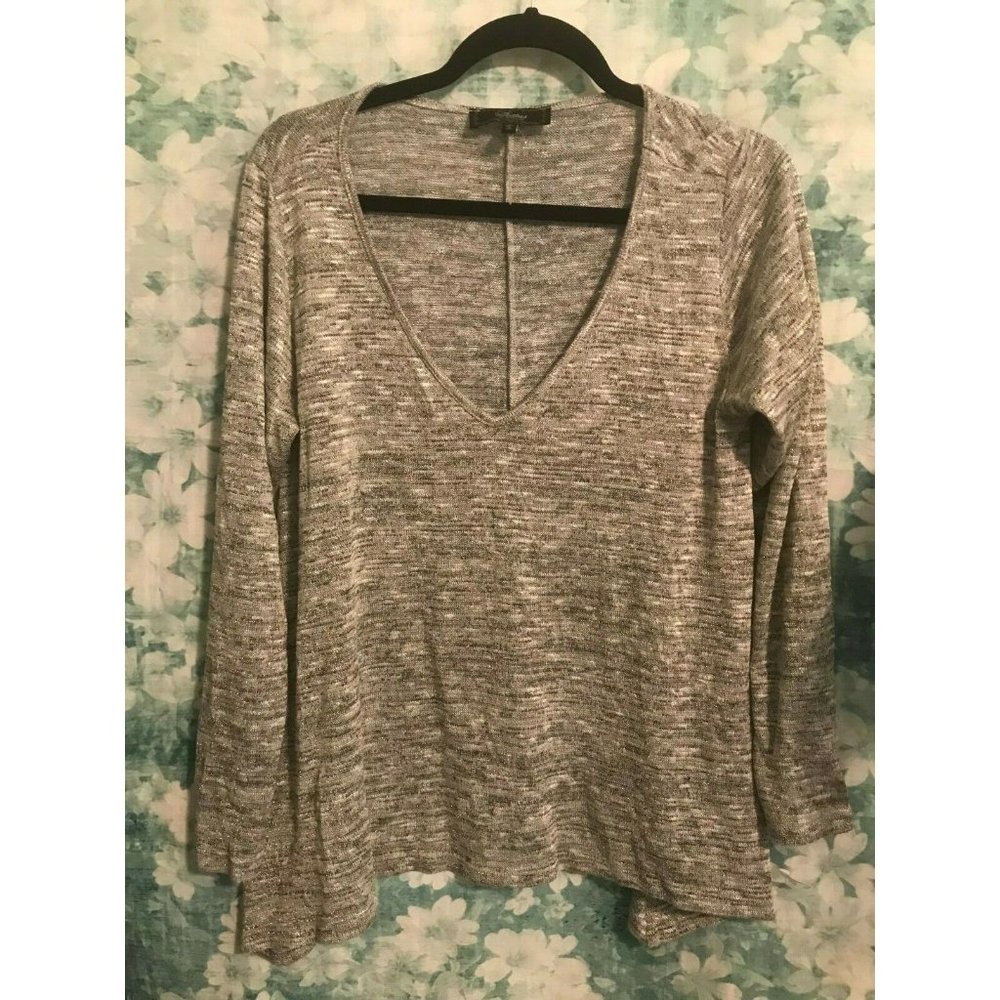 Status by Chenault Gray/gold V-Neck Sweater L